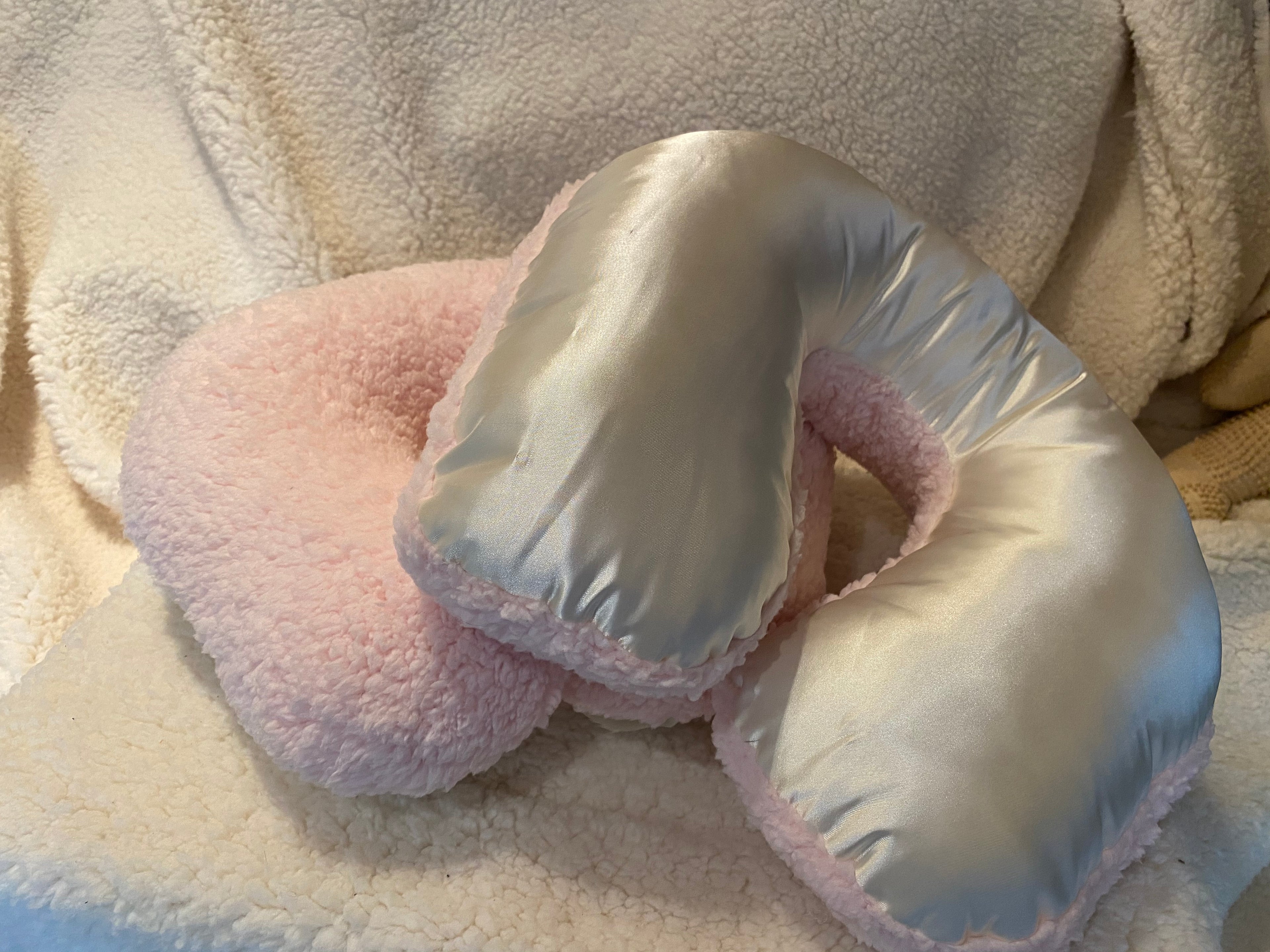 Neck pillows