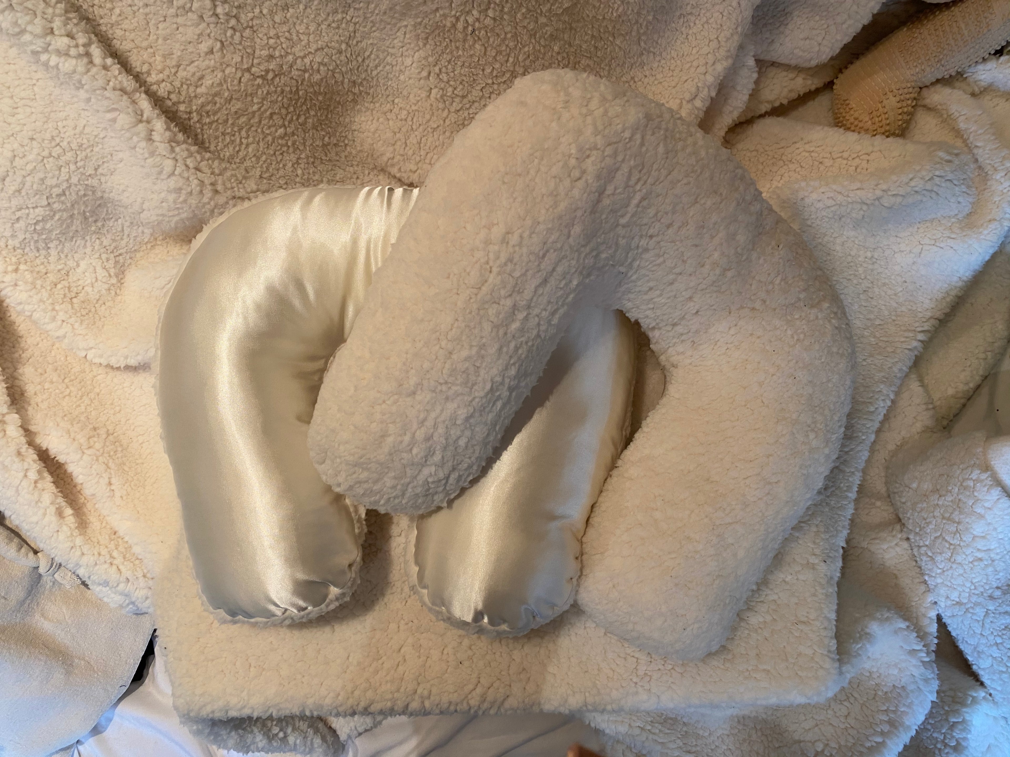 Neck pillows