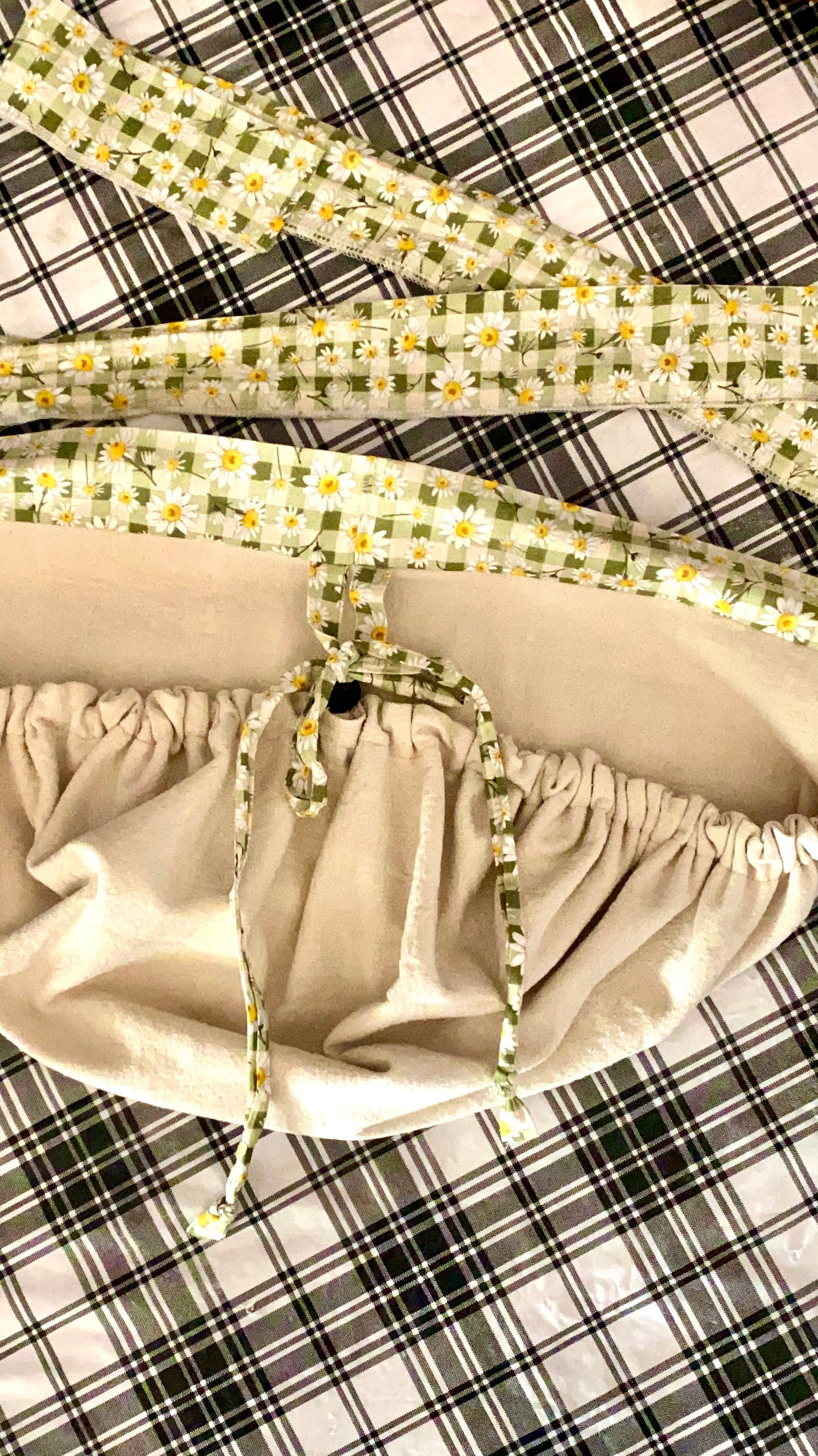 Harvest apron